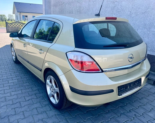 Opel Astra cena 6600 przebieg: 177000, rok produkcji 2004 z Strzelno małe 137